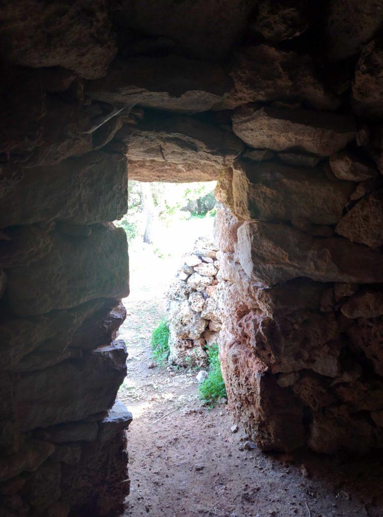 Porte vue de l'intérieur d'une Girna Maltaise